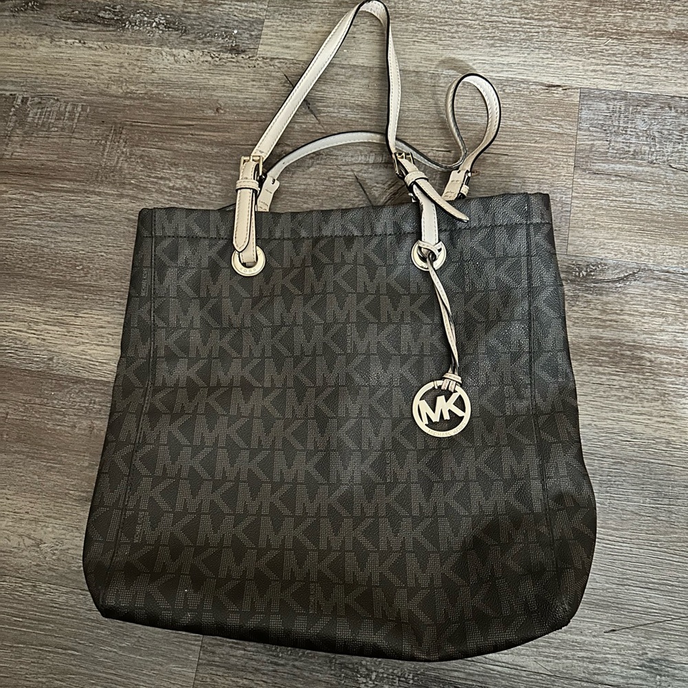 Michael Kors hand bag